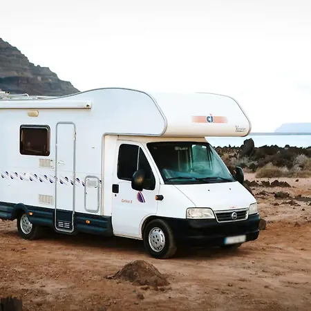 Aventura En Autocaravana Lanzarote Сasa de vacaciones *