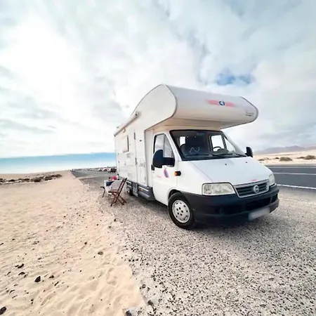 Aventura En Autocaravana Lanzarote Сasa de vacaciones Lajares